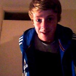 My names Callum Chambers but people call me Chambers;) I like going to partys and high.... And listening to music. Wiz Khalifa3 Eminem3