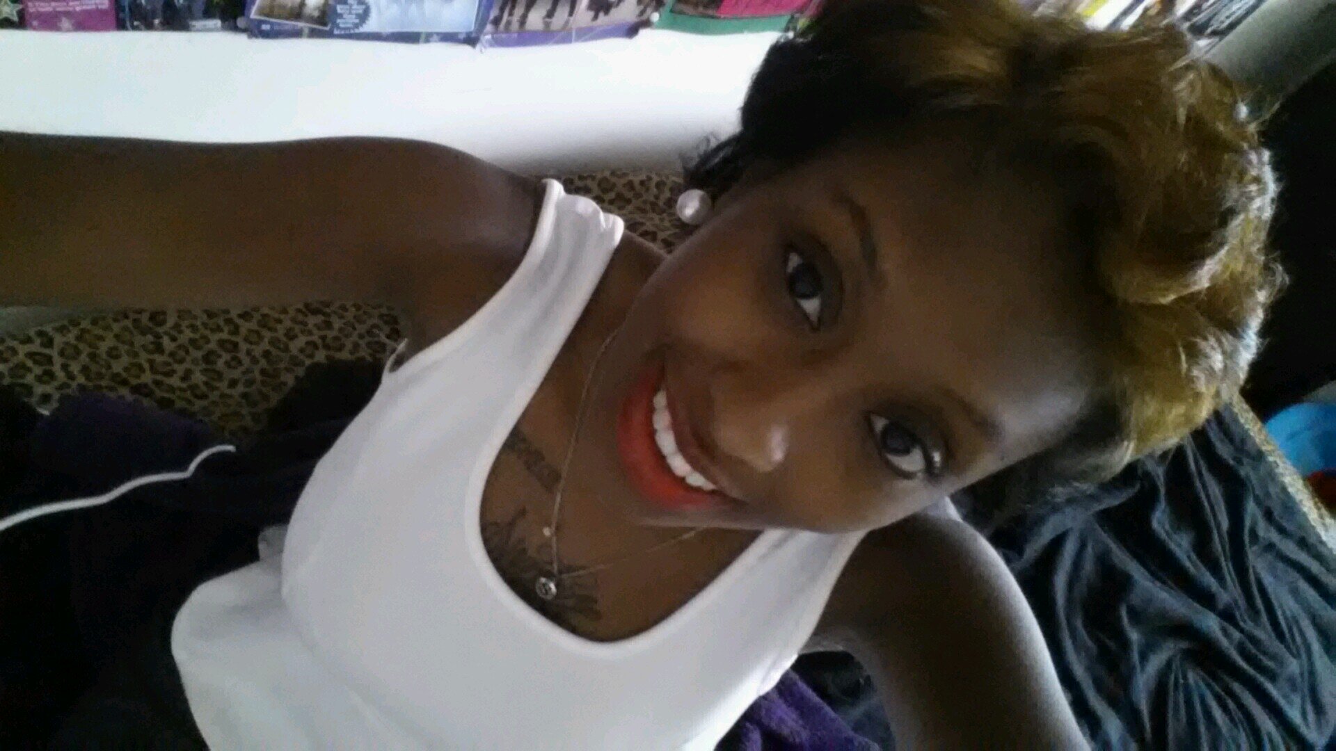 Kalei Abigail-Renee is my heart! 
20.
Single.
Loving myself and life to the fullest.
Follow me I follow back