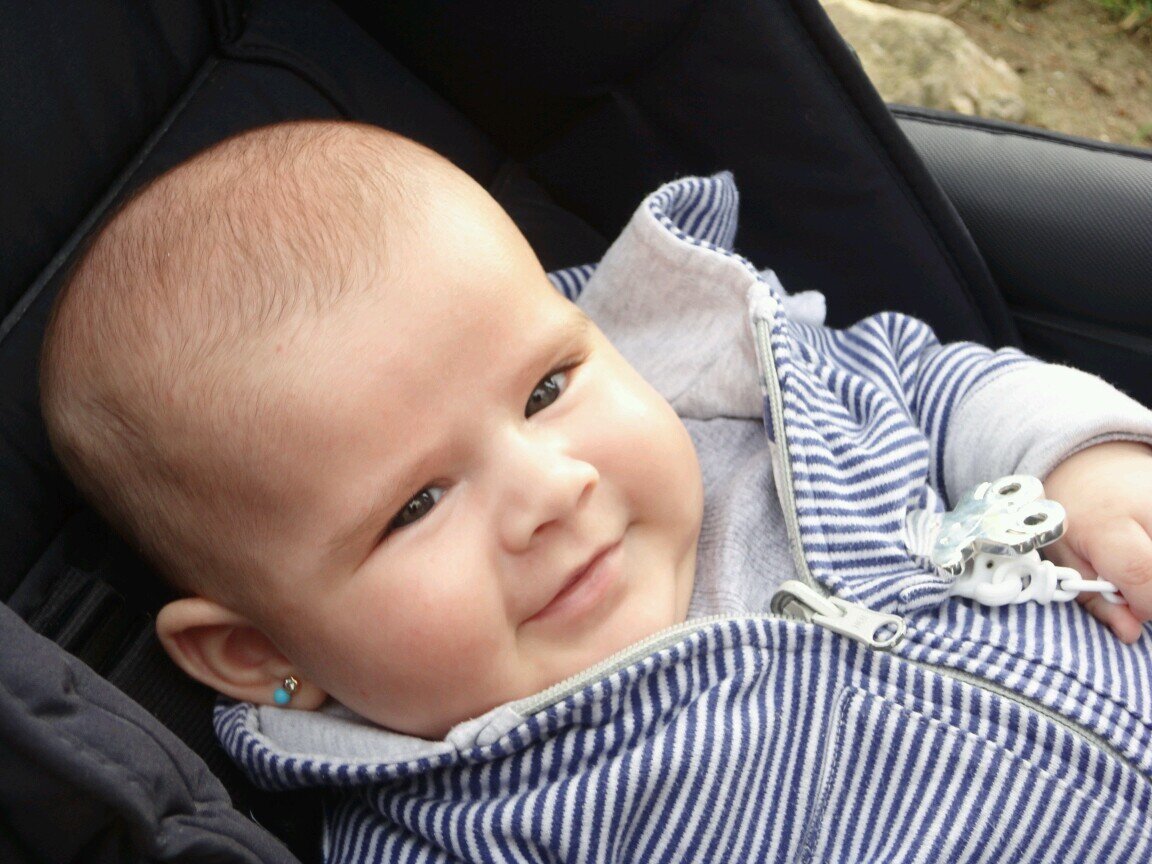 Qe iLusiOn el sueñO de mi viDa Ya Se me CumpliO tengO la niña mas Guapa FrutO del amOr Mi CarLa es Un reGalO De La ViDa ;) jiji OsamO Pekee&Carii(L)