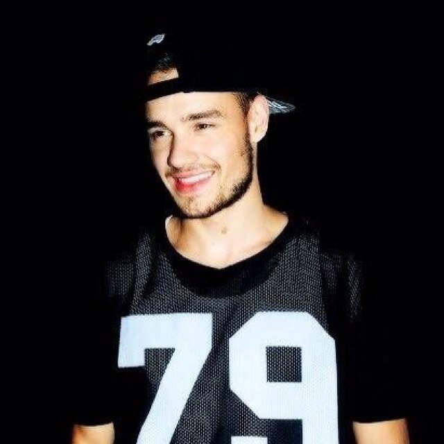 FREE FOLLOW bc i wanna help you reach yor goal:) it would be nice if you could follow @imgharry & @vinerbae!