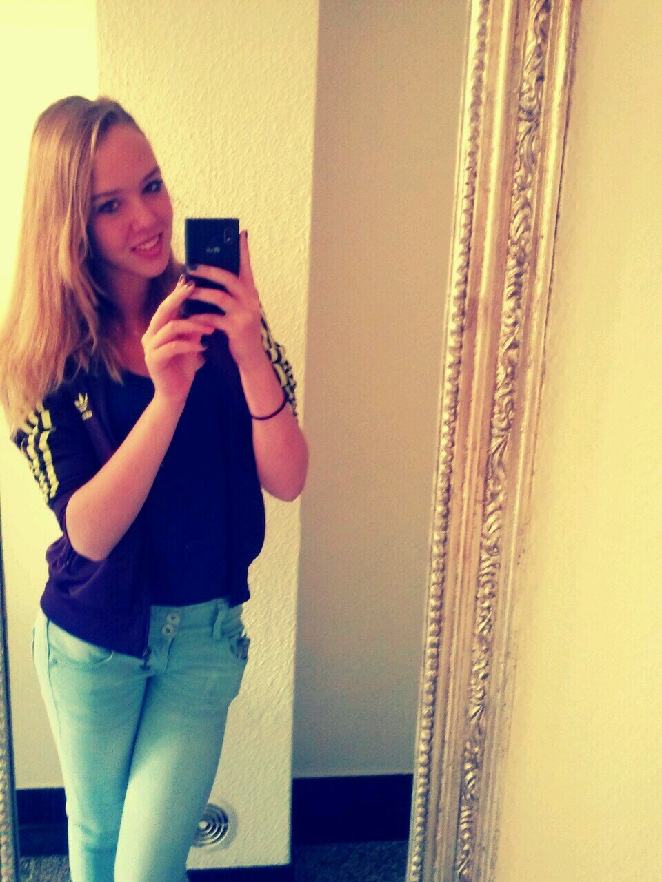 // Iloveyoumaudjuhhhx bloempotverslaafde&pizzamoordenaarr&voordeurmeisjesss xoxo Vee :D