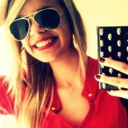 Prazer Camylla,18 anos,Cursando  Fisioterapia Sargitáriana ´´Eu Sinto Que Sei Que Sou,
Um Tanto Bem Maior´´;)