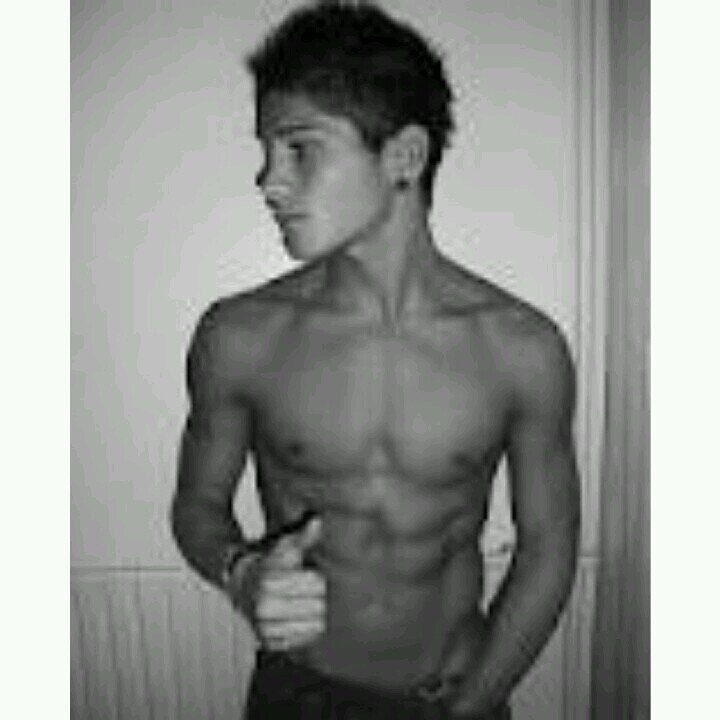 tweet moi en notant ma pp sur 20 et je note ta pp :-D