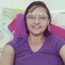 Eu?eu sou aquela que ri que chora ser humano igual a vc,que se supreende com coisas boas e ruins,mais acima de tudo,nunca deixa de sonhar e acreditar!