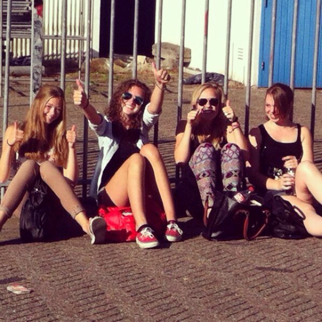 we gaan je missen & we love you moppiee ♥ xxxx milou jip lynn vera fiona & faya
