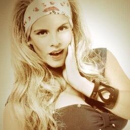 Empresaria, escritora, corredora de autos... Mujer de éxito. Artista de Angora Producciones @AngoraPeru 
 Contacto: 985009306 #0305259