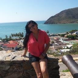 SINCERA, SIMPATICA, AMIGA, LEAL, ORGULLOSA.