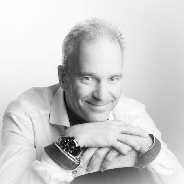 224 Jaar Juwelier, Goudsmid, Horlogemaker. Vakmanschap met aandacht voor het detail en persoonlijke wensen. Wij streven naar integer vakmanschap. Hofleverancier