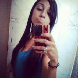 Eii pessoinha linda, sim vc mesmo. clica em seguir juro que sou legal
Obs: o Bio fugiu c a Bia qirido(a)