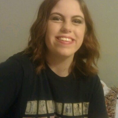 Profile Picture of Renee McCall (@ReneeVictoriaMc) on Twitter