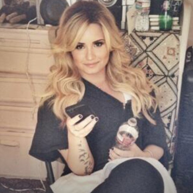 I'M LOVATIC AND YOU?
Follow❤