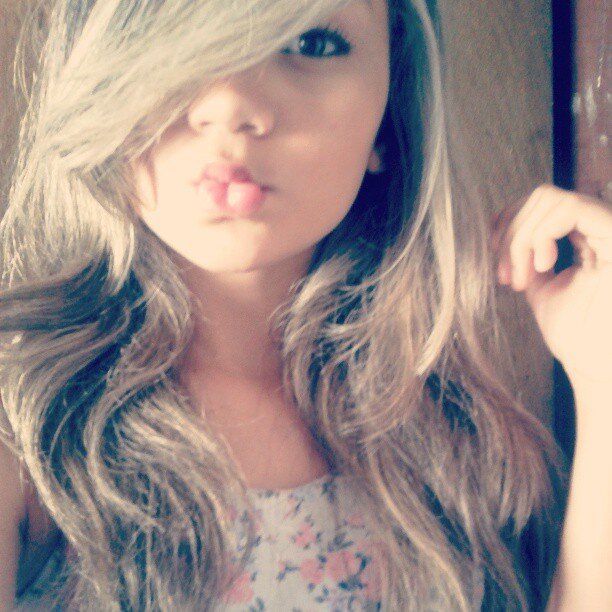 -Pra que Me descrever , se você vai acreditar no que os outros falarem  ..