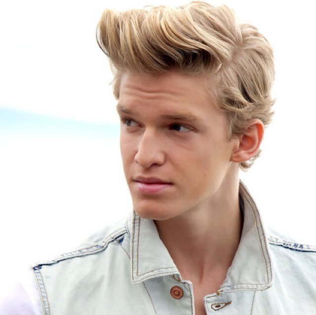 IM IN LOVE WITH CODY (: