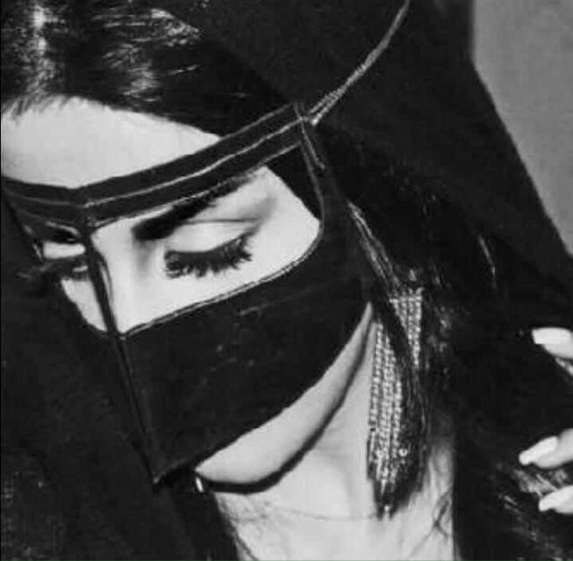 عزة النفسَ ليست لسانًا ساخرا وَلا طبعا متكبرًا عزةٌ النفسَ أنْ تبعد عنَ كل منَ ’’يقلل مـَن قيمَتك’’ : الاحساء ديرتي