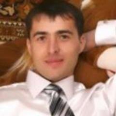 Менеджер. Люблю общаться, слушать музыку, фильмы. Обожаю футбол..