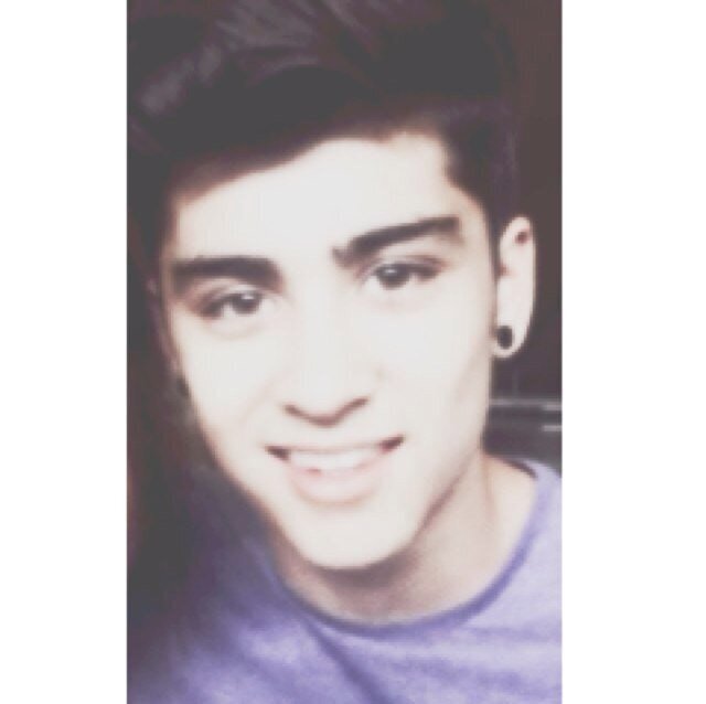 NO ME SIGAS EN ESTA CUENTA SIGUEME EN @zainmybabe por favor :) doy follow back solo pidelo!! Follow me on @zainmybabe please i follow back, just ask ;)