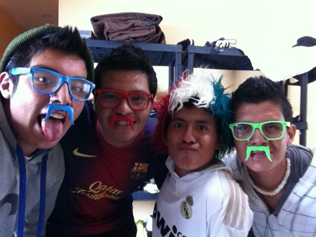 Somos el crew que te hace reir
siguenos , se feliz 
bye