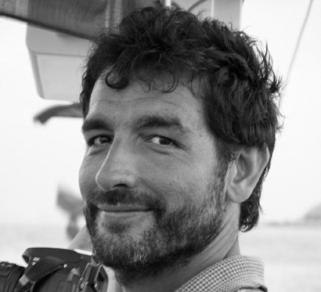 lettore, runner, papà, rappresentante di classe, digital manager, allenatore, gamer, viaggiatore. 
il tutto in ordine sufficientemente sparso.
