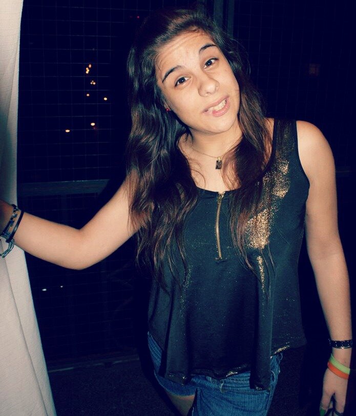 - Quiero ser yo para lograr mis sueños , suelo pensar que , no soy la chica , que un hombre suele soñar , solo quiero que me escuchen y que les guste lo que ago
