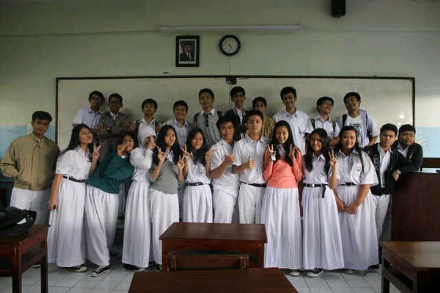 BawahPinggirXS2's profile picture. XIps2 SMA Sumbangsih 2016. Pak Arfiyanto & Kevin Ryan Fahrezy is our leader♦♥