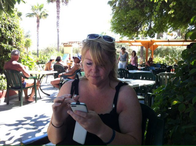 Vakantie|Levensgenietende stresskip|terrasjes|muziek|rock|Stillmode|bubbels|dansen|feestjes|shoppen|eten|