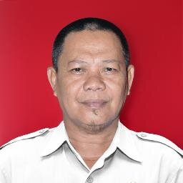 Profesi sebagai Pengawas Sekolah,Suami dari Futum Abubakar Alhasni, ayah dari Aditya,Jihad dan Zihan