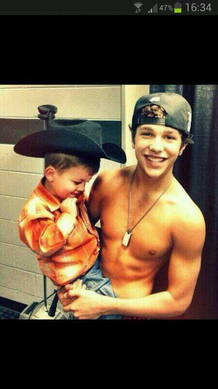 KussxBlondies_'s profile picture. random tweets