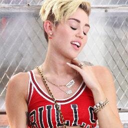 Hi friends you can say paparazzi Miley Cyrus