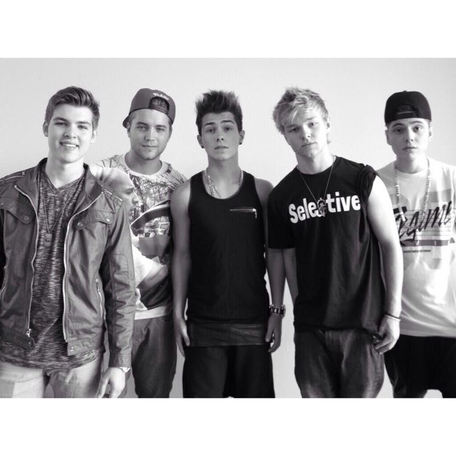 We're two girls from Spain. We're an account that support BBP in Spain. Levi, Brandon, Zac, Nick and Mathias, they changed our life.