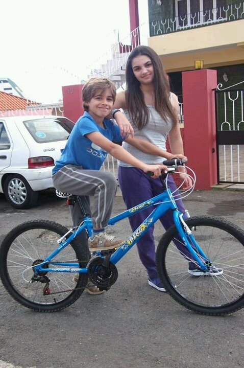 Hi ! You should follow @carina_raquel_s she's awesome and she's a directioner and belieber ! #boylieber #boydirectioner xoxo