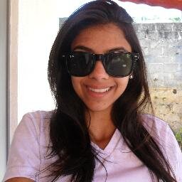 Sei lá .. essa é a hora que me pergunto : quem eu sou ? nao sei ! vivo intensamente , ou seja do melhor modo ! Louca porém Feliz =D