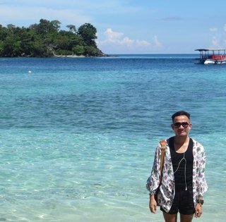 Pencari cela yang penuh cela. Bankir. Silahkan disusun.