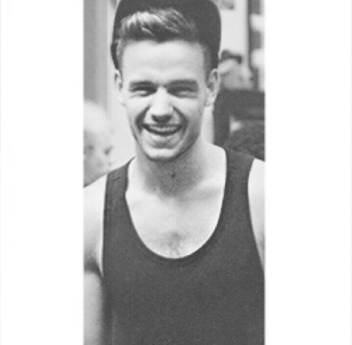 follow @osnapitzpayne bc she gave you a free follow, ask her and she'll dm you to niall♡