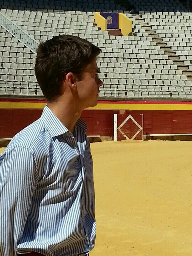 Lucho por lo que amo, amo lo que respeto, y a lo sumo respeto por lo que conozco.

Ingeniero de Organización Industrial