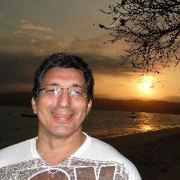 Santista de nascimento,criação e torcedor do Santos FC,morador em B.Camboriu-SC,casado com uma linda mulher e voltando a surfar e aproveitar o melhor da vida.