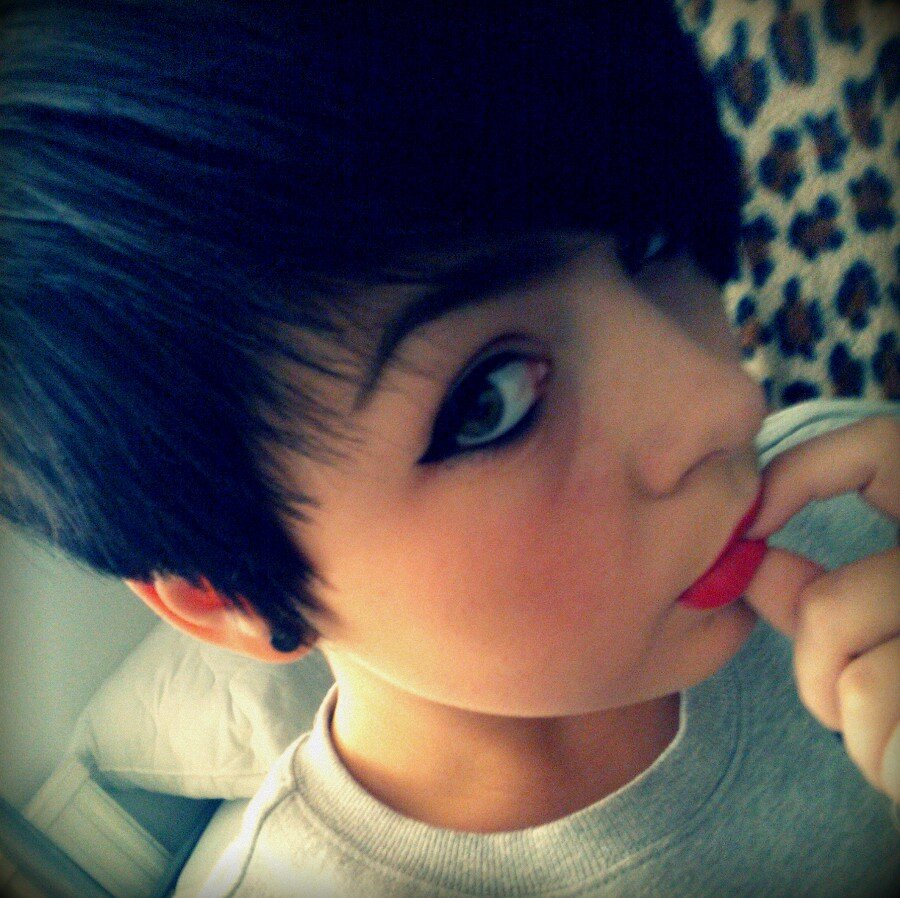 Don't let the world change your smile! You're never too young to dream big! Follow, I follow back (＾◡^)♥ ℒ♡ⓥℯ ㄚ♡ⓤ