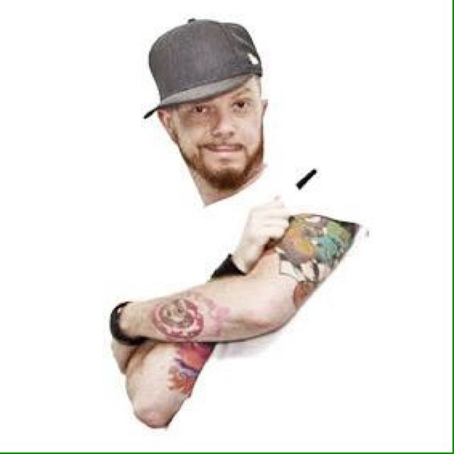 lucabinagliades's profile picture. Luca Binaglia ha il design nel sangue. E la matita sempre in mano.