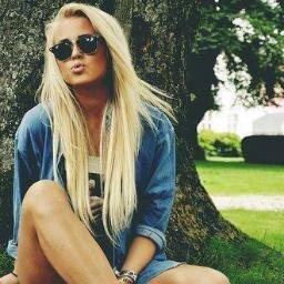Dagelijks tweets over & voor meisjes ♥  - Snel geld verdienen? Klik op de link & meld je aan ツ