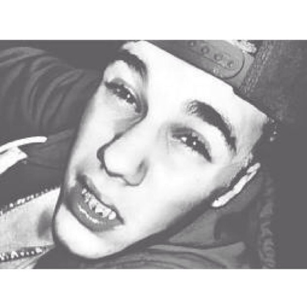 Unfollow this account and follow my other account @ReppinForBieber thank you.