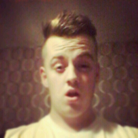 Blah 16 from preston I'm a mechanic and hopeful up coming actor!