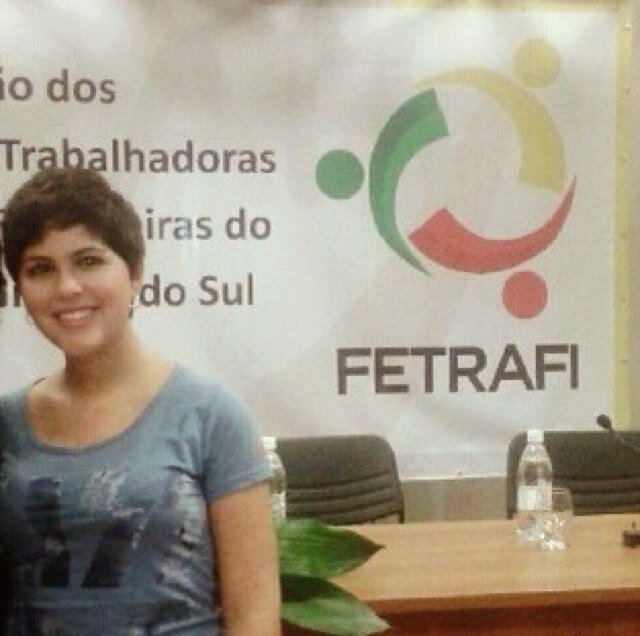 Cientista Social UFRGS, bancária, membro da direção municipal e estadual da UJS