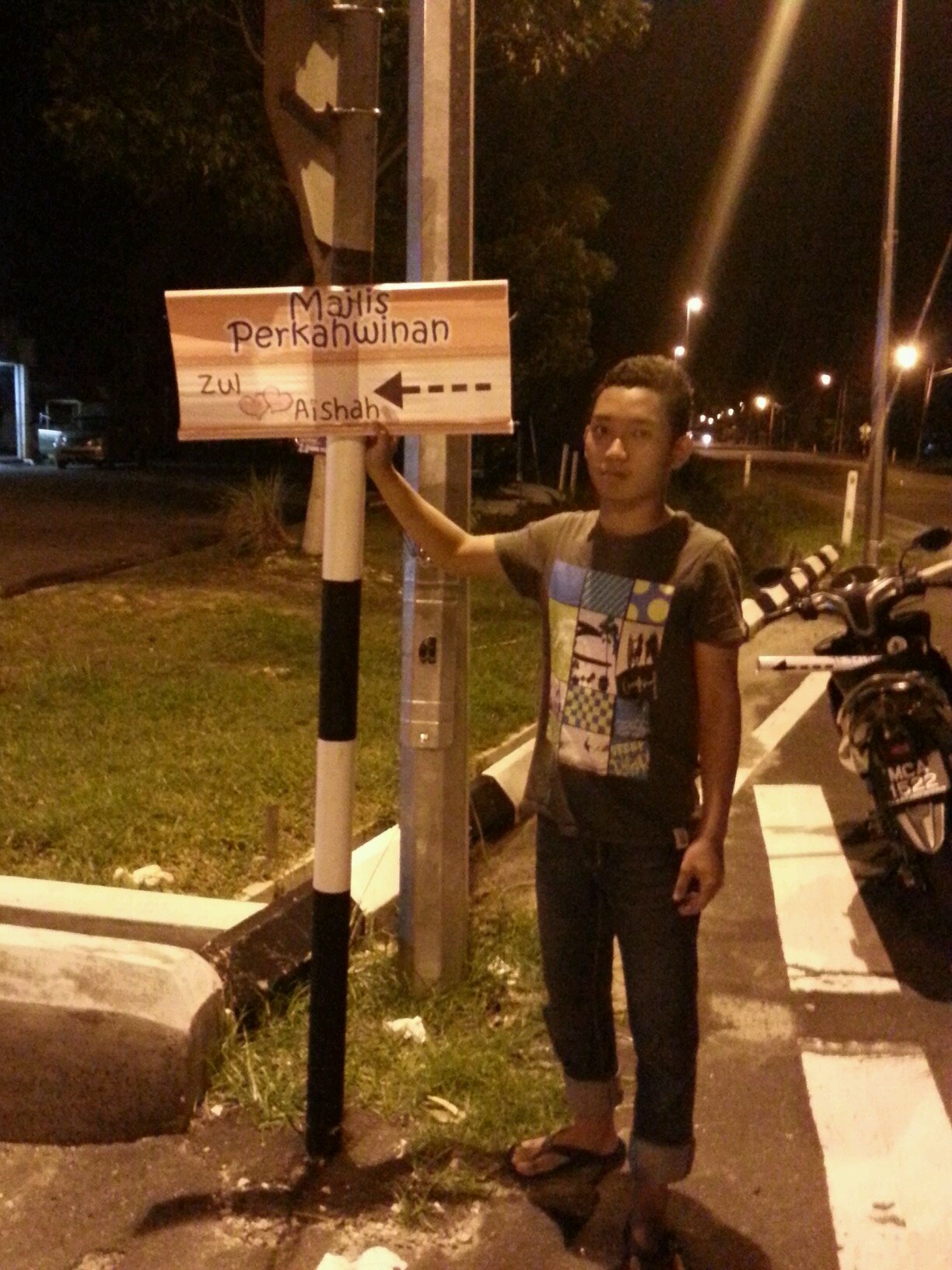 Berpegang pada agama islam .ALLAH SWT, NABI MUHAMMAD SAW .najmi:bulat ..follow back insyallah