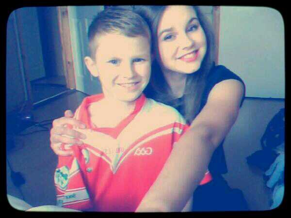 Heeey, I am Ross, play for Northend fc, love spurs! Follow me for a follow back!:) Have the best big sister in the world, love ya Niamh