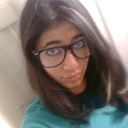 Bom eu sou uma menina muito alegre,muito brincalhona,adoro ir ao cinema com minhas amigas,adoro muito sair com pessoas que eu adoro muito.....sou assim!