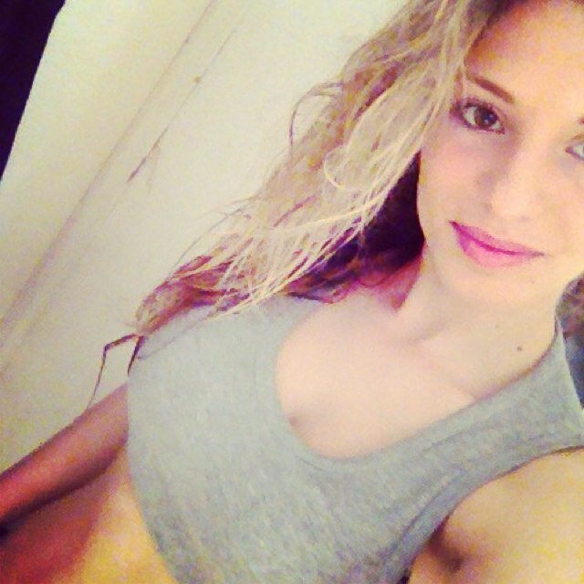 Instagram : kyaralb ❤️✌️