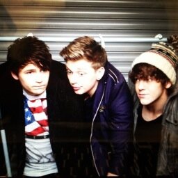 Hi ♥ my name is Martina ♥ I'm in love with District 3 ♥ I'm 4 ever a #3eek ♥♥♥ xx Ask for a follow back ♥