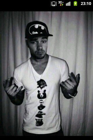 Boy directioner. One direction = my life! I love Liam! I also love UJ and 5SOS! Follow @geemackie just cos she's a babe! And remember your beautiful! X