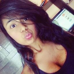 [..] Nem vem tira meu sorriso frouxo com algum conselho, que hoje eu passei batom vermelho (8