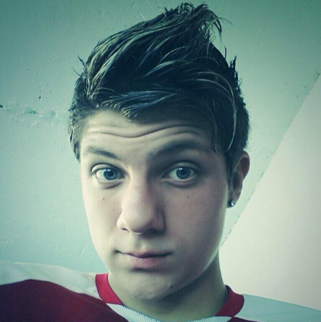 1º e Oficial Fã Clube do melhor youtuber e ponta esquerda do mundo @7RodrigoCR [Dona:@Ana_Gedda] since: 05/10/13 ás 18:22
