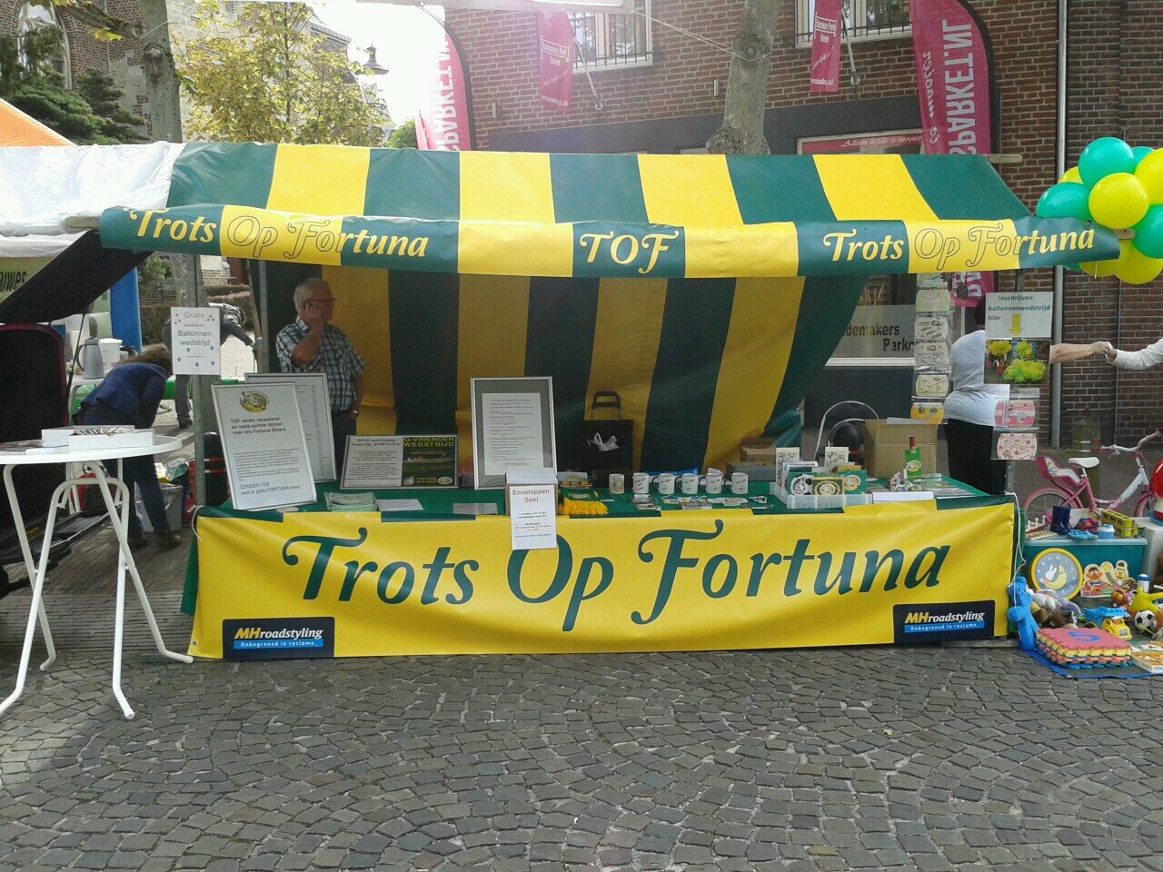 Lid Stadspartij Sitt/Gln - , Al 54Jaar Supp. Fortuna Sittard (FSC), Bestuurslid/Voorzitter VV FSG, VZ  SCWM Zaalvoetbal, Lid Werkgr. Fortuna Verbindt & TOF.